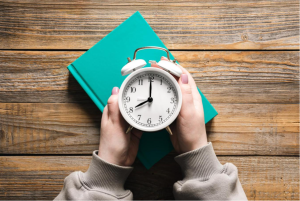 Cambio de hora puede afectar la salud y profundizar desigualdades territoriales en Chile.