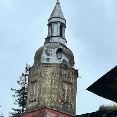 Parroquia de Curepto: Alcalde Alcántara alerta sobre riesgos estructurales tras temporal.