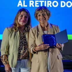 SLEP Maule Costa reconoce a docentes del territorio que se acogen a retiro en emotiva ceremonia.