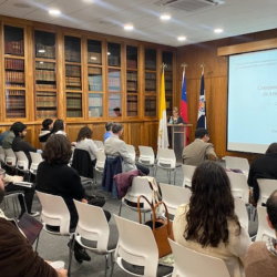 Pensar la democracia desde sus orígenes: PUCV lidera encuentro internacional de estudios griegos.