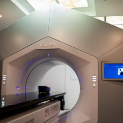 ¡Millonaria inversión en salud! Gobierno del Maule inaugura nuevo acelerador lineal para HRT.