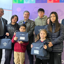 Junaeb y Delegación Provincial de Curicó completa entrega de ayudas técnicas auditivas a estudiantes.