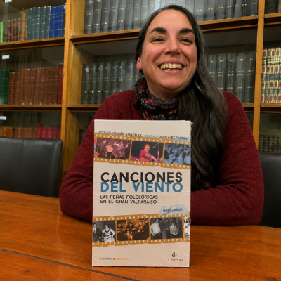 Profesora PUCV es nominada a los Premios Pulsar por investigación sobre las peñas folklóricas de Valparaíso.