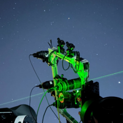 Proyecto PUCV aborda el uso de tecnologías para mejorar observación astronómica y comunicaciones ópticas.