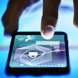 Las prácticas cotidianas que nos exponen a ciberataques a través del teléfono móvil.