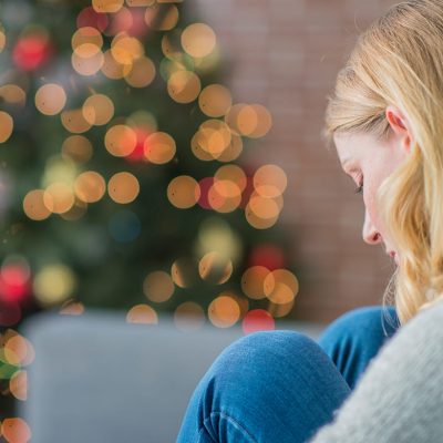 Fiestas de fin de año: cómo vivir duelo por pérdida de un ser querido, ayuda validar emociones y redes de apoyo.