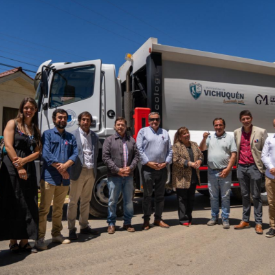 Vichuquén recibe moderno Cuartel de Bomberos y nuevo camión recolector gracias al Gobierno del Maule.