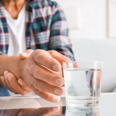 El Parkinsonismo Idiopático es la forma más común de Parkinson, progresa lentamente, de manera constante.