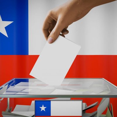 Elecciones presidenciales y parlamentarias 16 de noviembre de 2025: La toga del candidato.