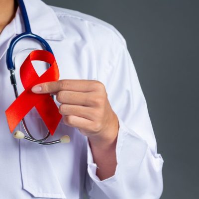 VIH ya no es una sentencia fatal: La importancia de la detección temprana y el cuidado integral.