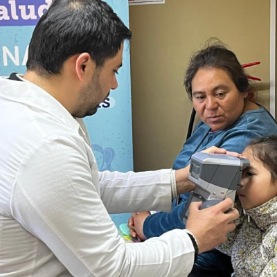 JUNAEB realiza atenciones de baja visión para estudiantes del programa de servicios médicos 2025.