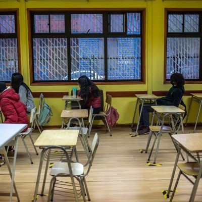 Chile sin niños: el aula vacía de un país que envejece, matrícula escolar cayó 1.1% en un año.