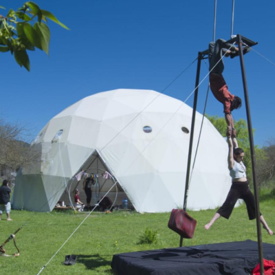 Tierra de las Artes celebra la primavera con residencias dedicadas al circo y la creación colectiva.