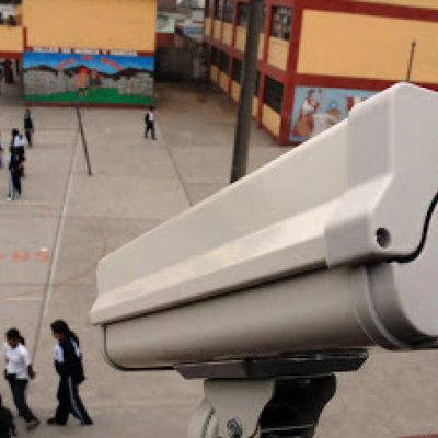 EDUCACIÓN: Las palabras de la escuela, entre la vigilancia y el cuidado, cámaras en liceos emblemáticos.