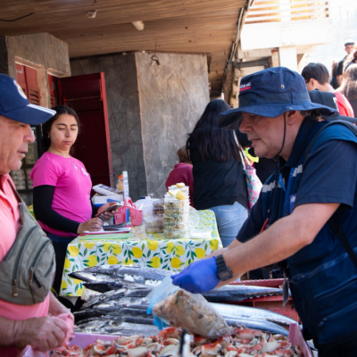 Seremi de Salud, Carla Manosalva, refuerza fiscalización a pescados y mariscos en costa maulina.