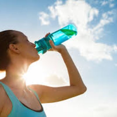 VERANO: recomendaciones de la manera más adecuada de hidratarse en esta temporada.