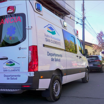 San Clemente: SEREMI de Gobierno participó en entrega de ambulancia adquirida con recursos del royalty minero.