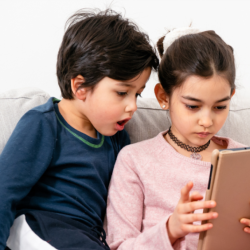  Consejos para alejar a los niños de las pantallas durante las vacaciones y en su vida cotidiana.
