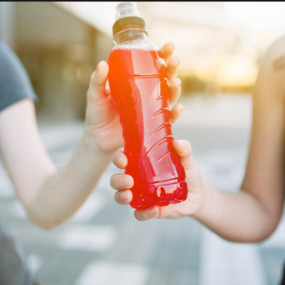 SALUD: Bebidas isotónicas, beneficios, riesgos y otros mitos sobre su consumo.