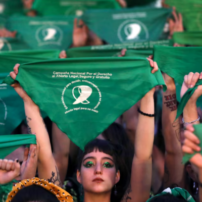 Salud pública, derechos y bioética, entre 30.000 y 150.000 abortos ocurren anualmente en Chile.