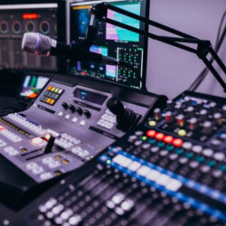 SCD felicita a Radio Cristalina por cumplimiento de Ley de Fomento de la música nacional.