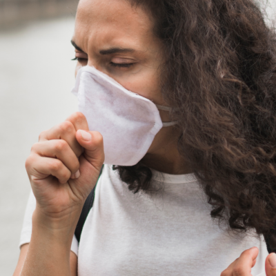 ¿Vuelven las mascarillas? Epidemióloga alerta sobre el aumento de virus respiratorios.