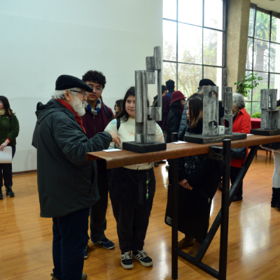 ARTE Y CULTURA: Destacado escultor celebra 50 años de trayectoria en la sala Pedro Olmos de la UTalca.