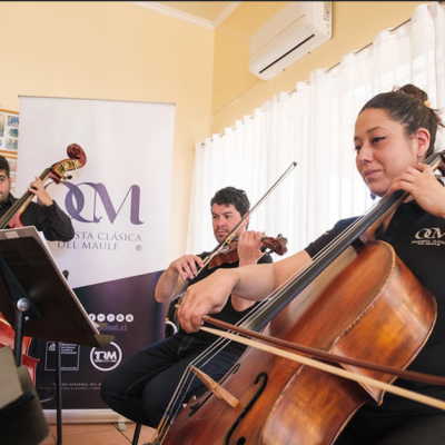 Orquesta Clásica del Maule lleva boleros, tangos y espíritu navideño a distintos rincones de Talca.