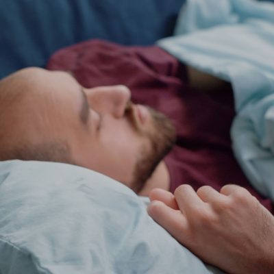 Apnea de sueño: especialistas advierten las consecuencias de los ronquidos.
